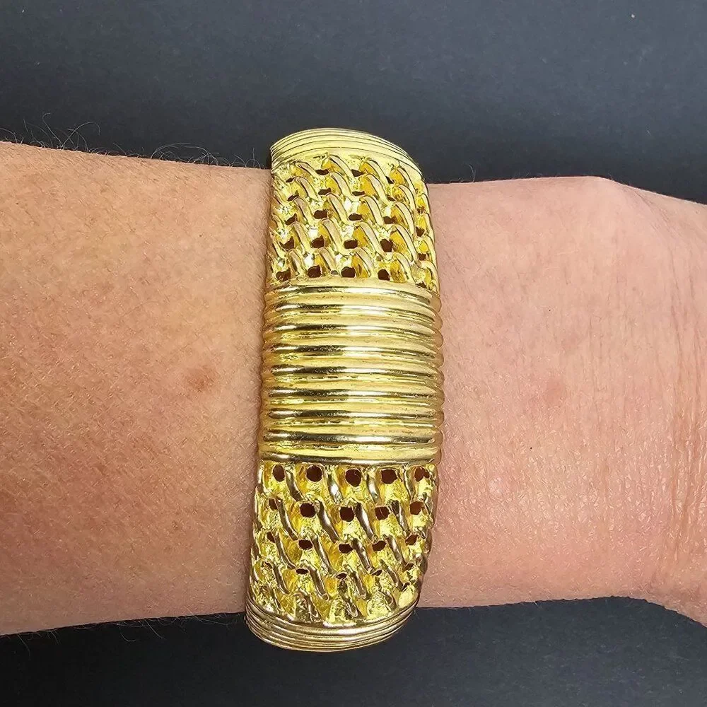 Vintage Gold Tone Hinged Clamper Bracelet Stripe Open Work Chunky‎ Statement